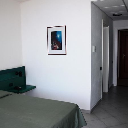 Hotel Miralonga La Maddalena  Luaran gambar