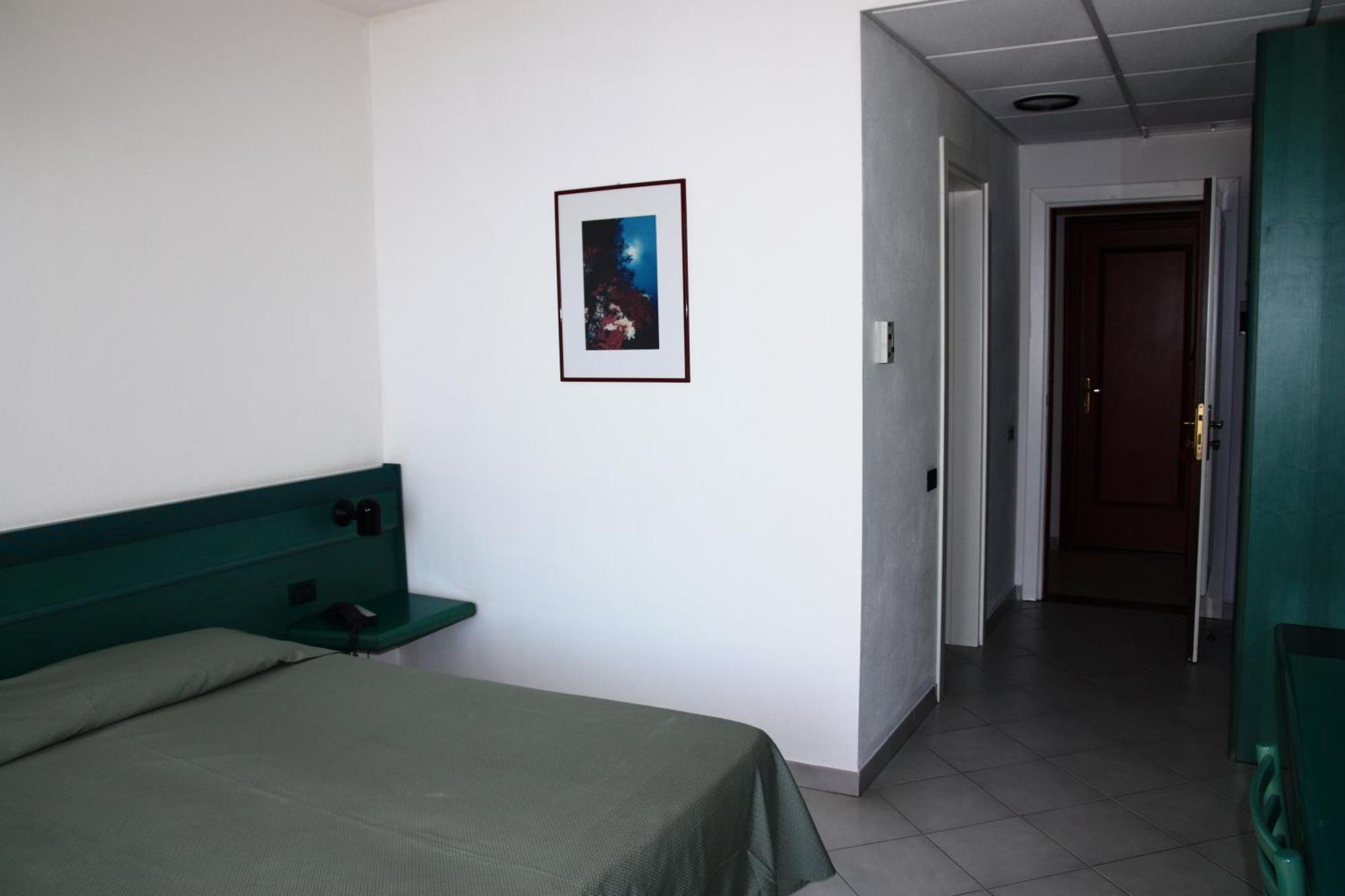 Hotel Miralonga La Maddalena  Luaran gambar