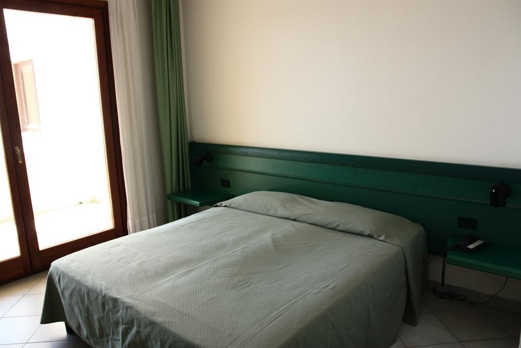 Hotel Miralonga La Maddalena  Luaran gambar